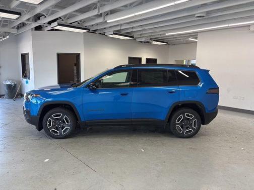 Hydro Blue Pearlcoat 2026 Jeep Cherokee Laredo 4x4
