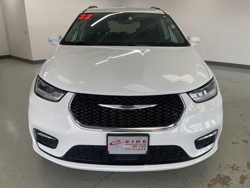 Bright White Clearcoat 2022 Chrysler Pacifica Touring L