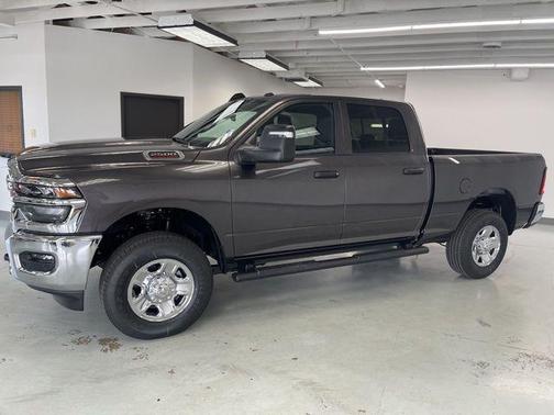 2025 RAM 2500 Tradesman Crew Cab 4x4 6'4' Box