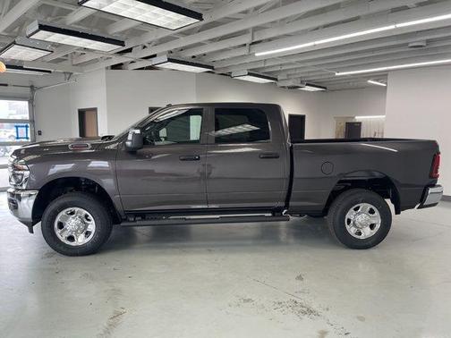 2025 RAM 2500 Tradesman Crew Cab 4x4 6'4' Box