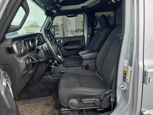 Silver Zynith Clearcoat 2023 Jeep Wrangler 4xe Rubicon