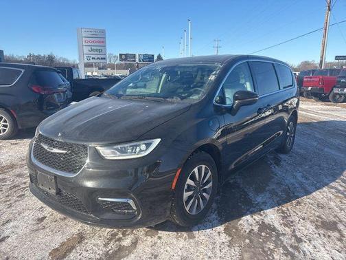 2023 Chrysler Pacifica Hybrid Touring L