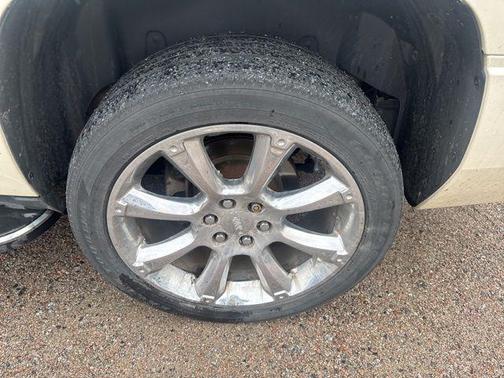 White Diamond Tricoat 2014 GMC Yukon XL Denali
