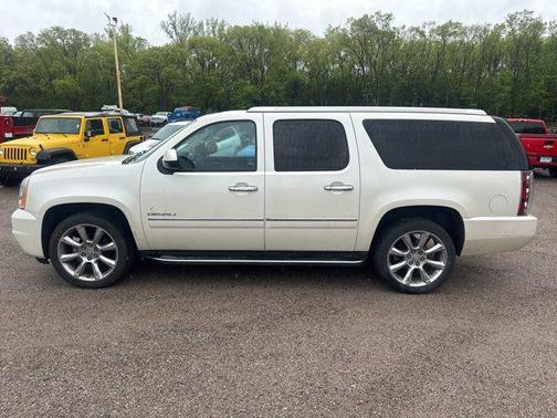 White Diamond Tricoat 2014 GMC Yukon XL Denali