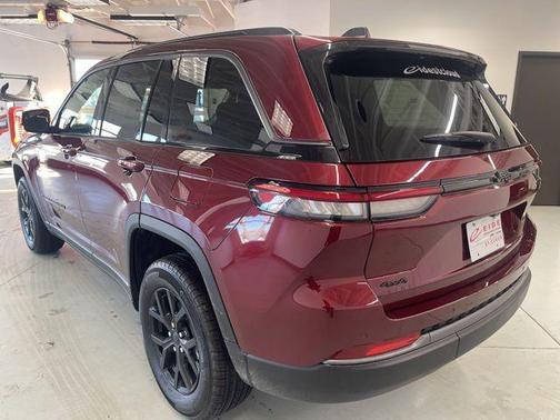 Velvet Red Pearlcoat 2026 Jeep Grand Cherokee Altitude