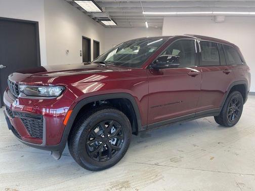 Velvet Red Pearlcoat 2026 Jeep Grand Cherokee Altitude