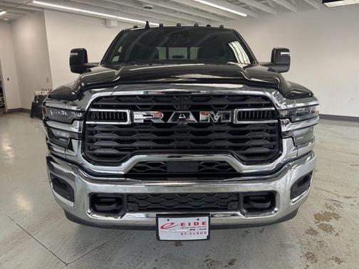 2026 RAM 2500 Tradesman Crew Cab 4x4 6'4' Box