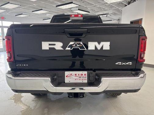 2026 RAM 2500 Tradesman Crew Cab 4x4 6'4' Box