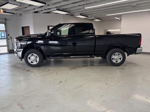 2026 RAM 2500 Tradesman Crew Cab 4x4 6'4' Box