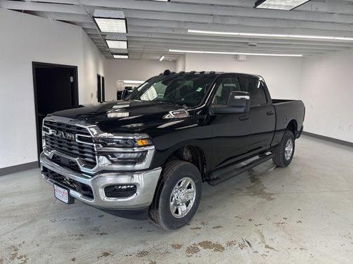 2026 RAM 2500 Tradesman Crew Cab 4x4 6'4' Box