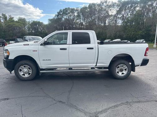 2019 RAM 2500 Tradesman Crew Cab 4x4 6'4' Box