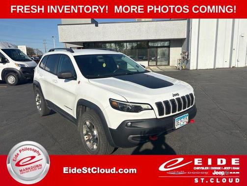 Bright White Clearcoat 2019 Jeep Cherokee Trailhawk