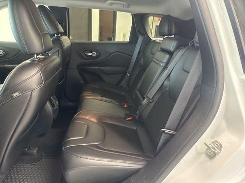 Bright White Clearcoat 2019 Jeep Cherokee Trailhawk