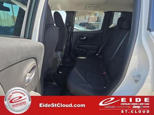 Alpine White Clearcoat 2022 Jeep Renegade Latitude SUV