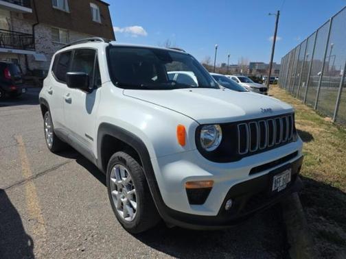 Alpine White Clearcoat 2022 Jeep Renegade Latitude