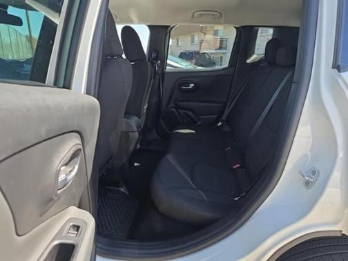 Alpine White Clearcoat 2022 Jeep Renegade Latitude