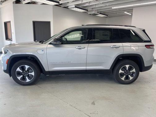 2025 Jeep Grand Cherokee 4xe Anniversary Edition