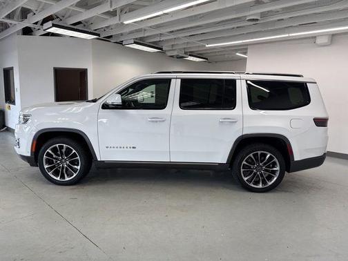 Bright White Clearcoat 2022 Jeep Wagoneer Series III 4x4