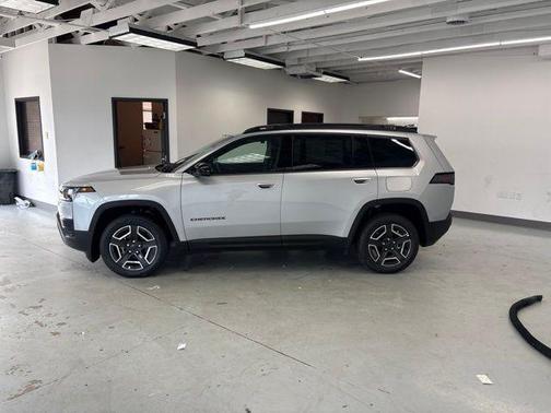 Silver Zynith Clearcoat 2026 Jeep Cherokee Limited