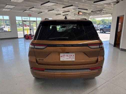 Copper Shino Metallic Clearcoat 2026 Jeep Grand Cherokee Limited