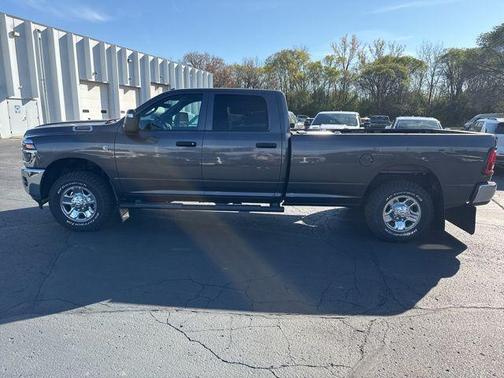 2025 RAM 3500 Tradesman Crew Cab 4x4 8' Box