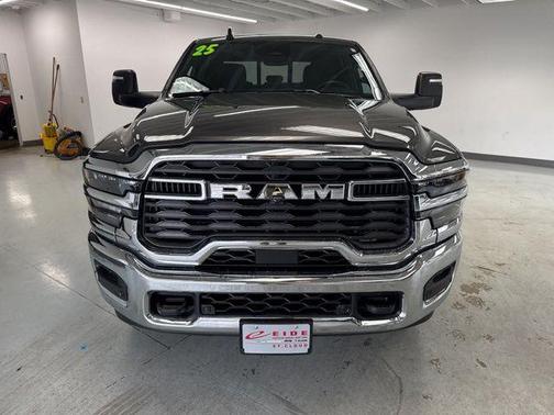 2025 RAM 3500 Tradesman Crew Cab 4x4 8' Box