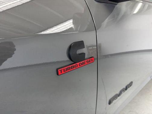 Ceramic Gray Clearcoat 2026 RAM 2500 Laramie Crew Cab 4x4 6'4' Box