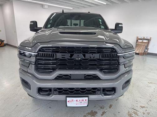 Ceramic Gray Clearcoat 2026 RAM 2500 Laramie Crew Cab 4x4 6'4' Box