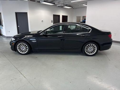2011 BMW 528 528i