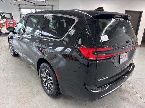 Pxj 2027 Chrysler Pacifica Limited