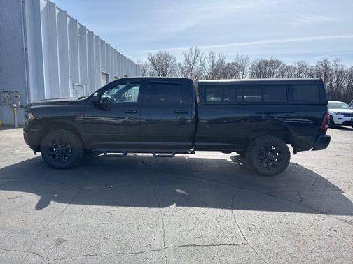 Diamond Black Crystal Pearlcoat 2021 RAM 2500 Big Horn Crew Cab 4x4 8' Box