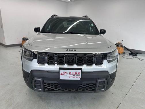 Silver Zynith Clearcoat 2026 Jeep Cherokee Overland