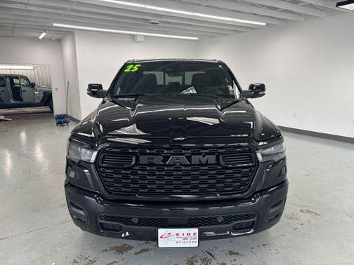 Diamond Black Crystal Pearlcoat 2025 RAM 1500 Big Horn/Lone Star