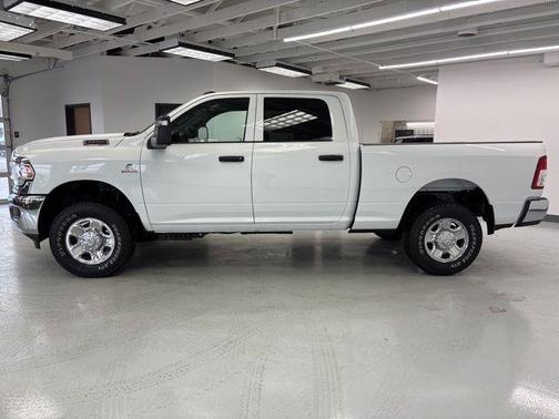 2024 RAM 3500 Tradesman Crew Cab 4x4 8' Box