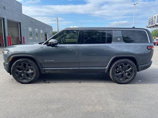 2025 Rivian R1S Adventure