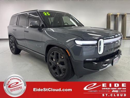 2025 Rivian R1S Adventure