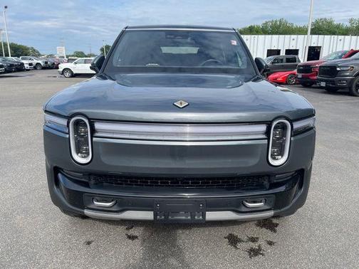 2025 Rivian R1S Adventure