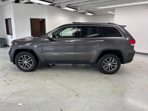 Granite Crystal Metallic Clearcoat 2017 Jeep Grand Cherokee Limited