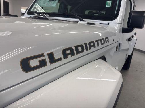 Bright White Clearcoat 2026 Jeep Gladiator 85th Anniversary Edition