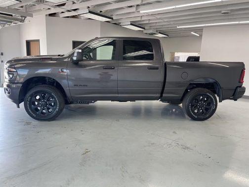 2025 RAM 2500 Big Horn Crew Cab 4x4 6'4' Box