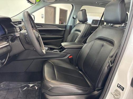 Bright White Clearcoat 2023 Jeep Grand Cherokee Limited