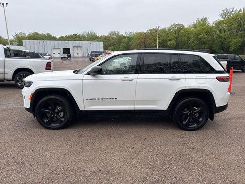 Bright White Clearcoat 2023 Jeep Grand Cherokee Limited