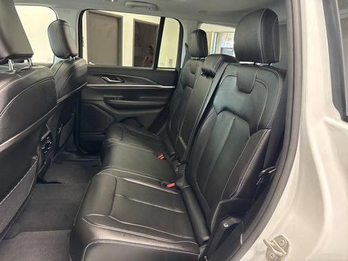 Bright White Clearcoat 2023 Jeep Grand Cherokee Limited