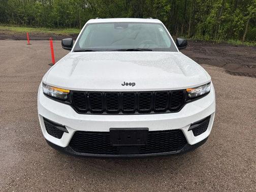 Bright White Clearcoat 2023 Jeep Grand Cherokee Limited