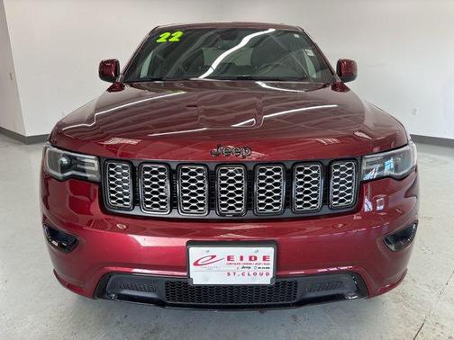 2022 Jeep Grand Cherokee Laredo
