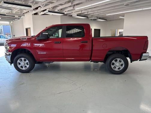2025 RAM 2500 Big Horn Crew Cab 4x4 6'4' Box