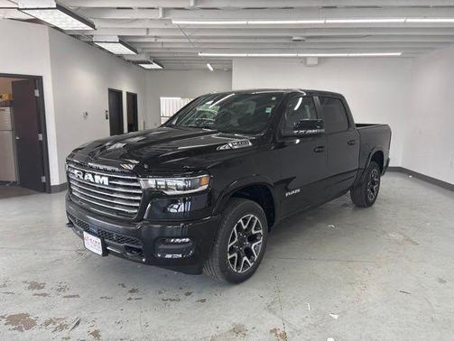 Diamond Black Crystal Pearlcoat 2026 RAM 1500 Laramie