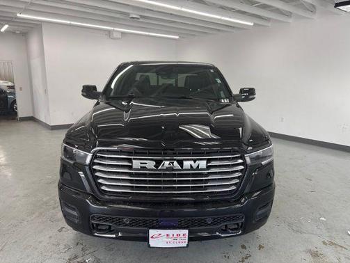 Diamond Black Crystal Pearlcoat 2026 RAM 1500 Laramie
