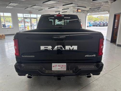 Diamond Black Crystal Pearlcoat 2026 RAM 1500 Laramie