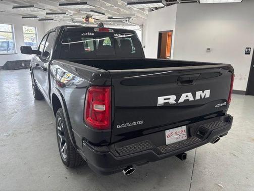 Diamond Black Crystal Pearlcoat 2026 RAM 1500 Laramie